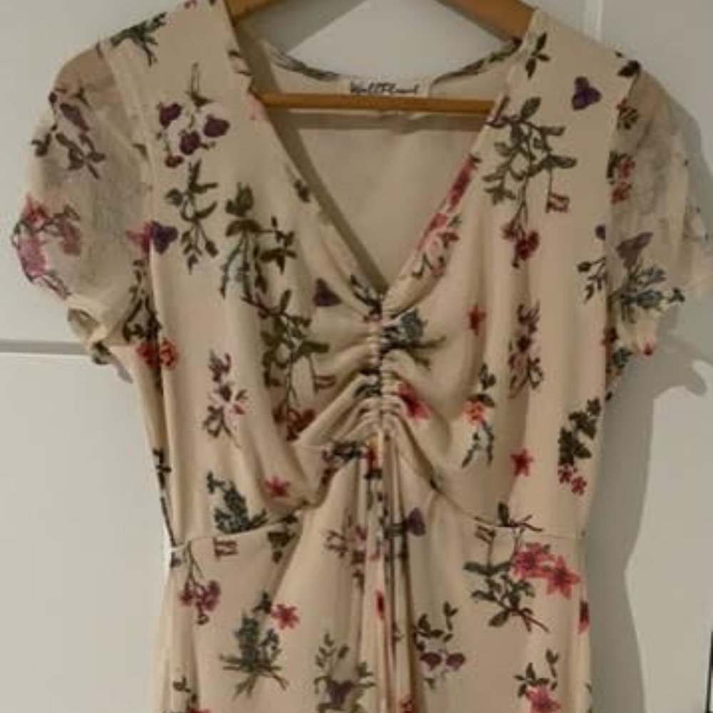 WellFlower Woman Floral Dress